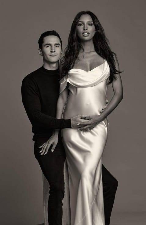 Victoria's Secret modeli Jasmine Tookes hamile 2